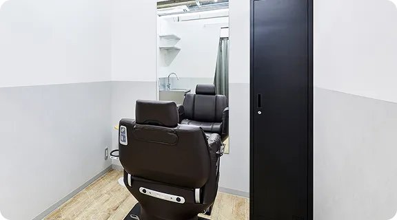 標準装備（セット面 / チェア / タオルなど）｜フルフラットシャンプー台｜デジタルパーマ機器｜ワゴン｜パーマ用機材やカラー機材
      （ロットやカップ含む）｜バリカンやコテなど